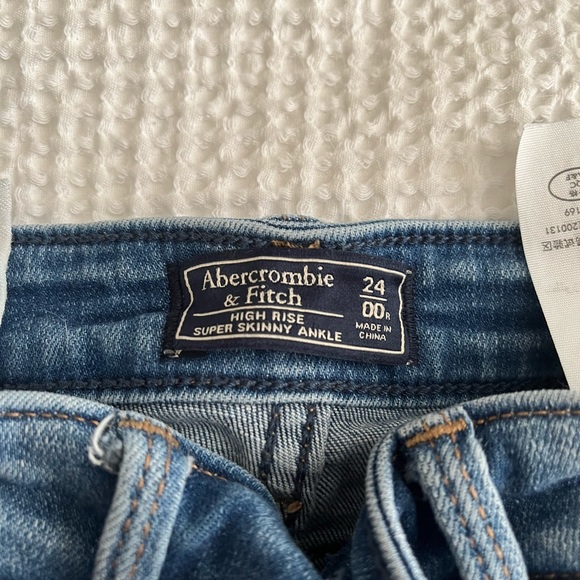 24 00 R - Picture 2 of 2